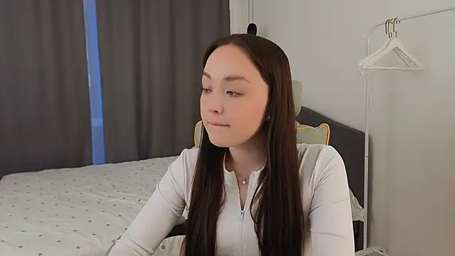 fallin lovee online show from March 13, 1:49 pm