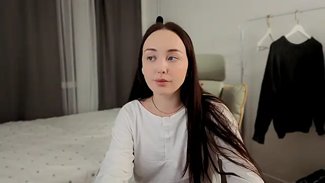 Snapshot of fallin_lovee chatting on February 27, 7:46 pm fallin lovee online show from February 27, 7:46 pm