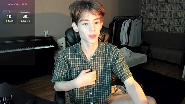 Snapshot of winsdor chatting on February 16, 1:54 pm winsdor online show from February 16, 1:54 pm