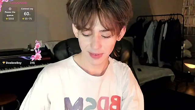 Snapshot of winsdor chatting on January 17, 3:04 pm winsdor online show from January 17, 3:04 pm