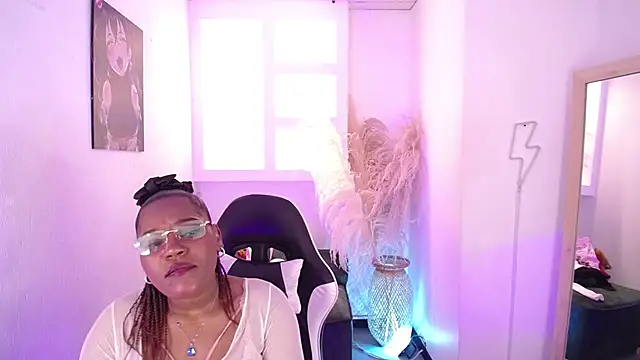 Maleja diguran1 online show from December 18, 5:06 pm