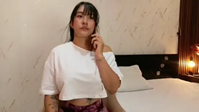 Alannadumont  online show from March 22, 10:00 pm