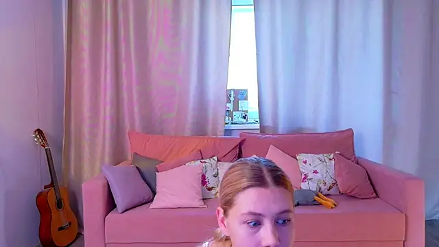 Snapshot of MidnightLily_ chatting on July 30, 4:00 am MidnightLily online show from July 30, 4:00 am