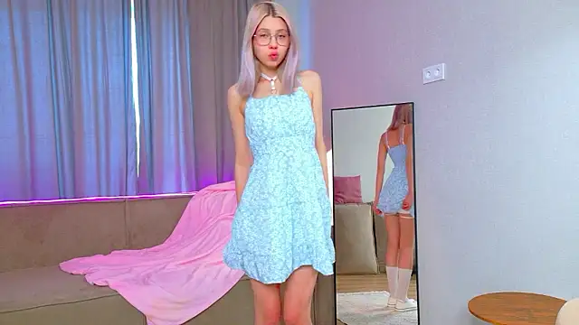 MidnightLily  online show from February 2, 3:49 am