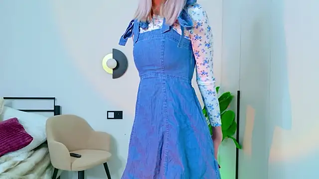 MidnightLily  online show from March 26, 2:10 am