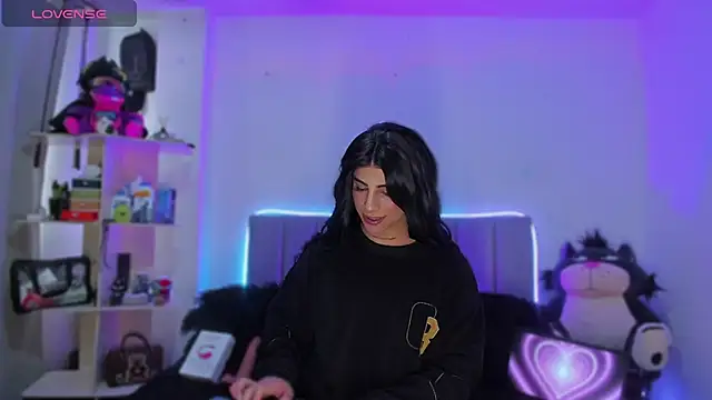 Emily pena online show from December 18, 7:50 pm