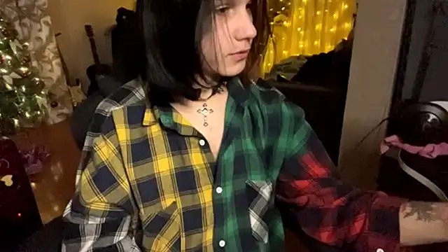 emo sweet online show from December 19, 10:23 pm