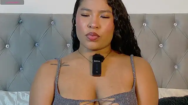 izzybelmonth12 online show from June 26, 8:25 pm