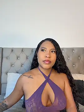 izzybelmonth12 online show from April 2, 12:45 pm