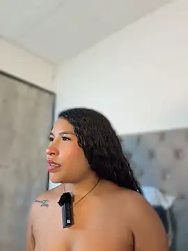 izzybelmonth12 online show from July 17, 9:12 pm