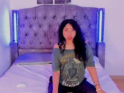 Mia Cavalli online show from December 19, 1:24 pm