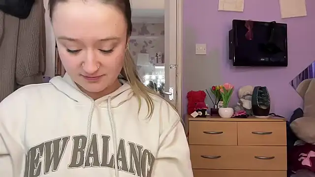 LilyLuck  online show from February 14, 4:29 pm