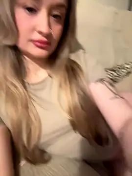 LilyLuck  online show from December 19, 12:25 am