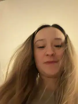 LilyLuck  online show from February 7, 10:29 pm