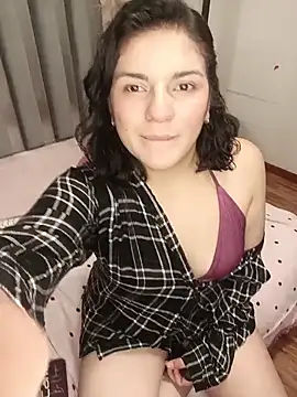 paulina coxx online show from April 14, 1:05 pm