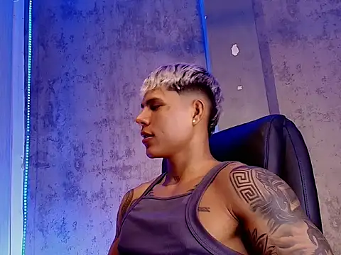 Snapshot of oruz_stud chatting on February 4, 1:55 am oruz stud online show from February 4, 1:55 am