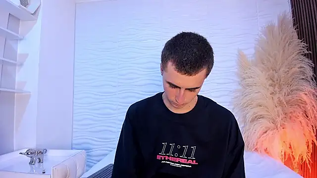 SpaceBoy1 online show from February 15, 8:52 pm