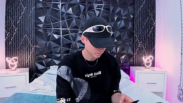 SpaceBoy1 online show from February 28, 8:52 pm