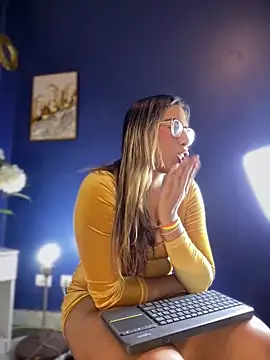 MiaSizzle online show from February 23, 8:09 pm