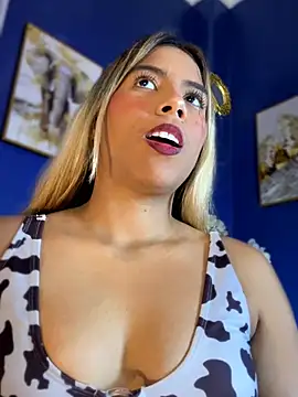 MiaSizzle online show from February 26, 8:09 pm