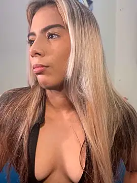 MiaSizzle online show from December 19, 8:55 pm