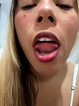 MiaSizzle online show from February 28, 8:19 pm