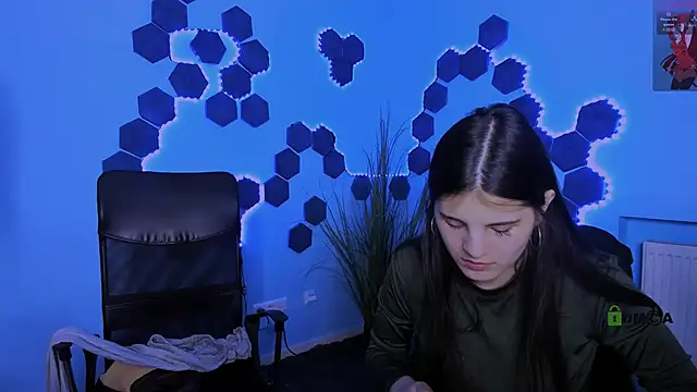 lizzie boom  online show from February 23, 8:20 pm