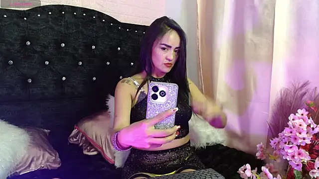 Ambar Rouxee online show from January 5, 8:01 pm