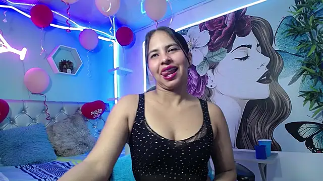 nicol ross19 online show from February 19, 2:41 am