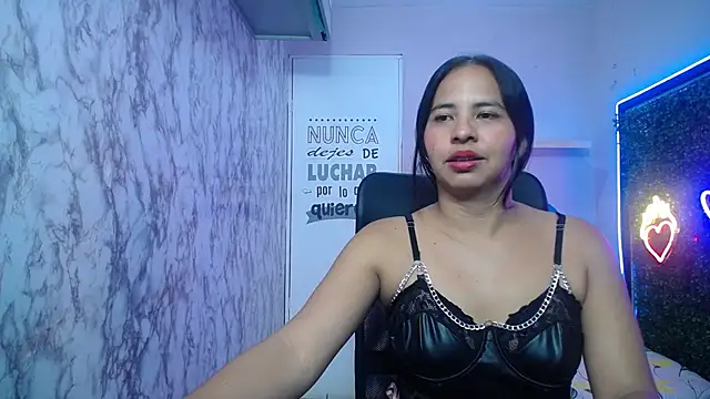 nicol ross19 online show from May 30, 3:50 pm