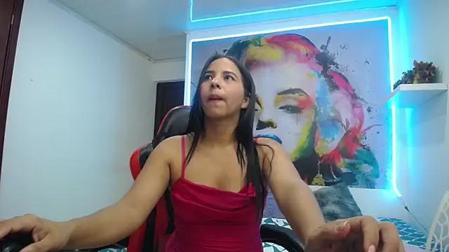 nicol ross19 online show from April 10, 7:10 pm