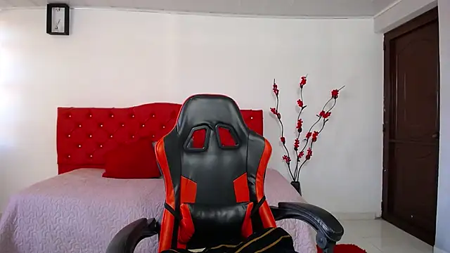 Snapshot of nicol_ross19 chatting on July 1, 7:03 pm nicol ross19 online show from July 1, 7:03 pm