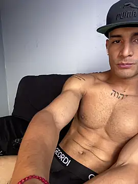 Maicol xxxx online show from February 7, 3:42 pm