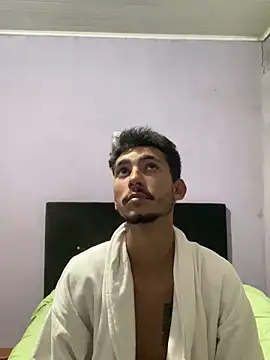 Snapshot of GuioficialBr chatting on February 19, 10:40 pm GuioficialBr online show from February 19, 10:40 pm