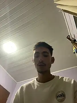 Snapshot of GuioficialBr chatting on February 22, 4:04 am GuioficialBr online show from February 22, 4:04 am