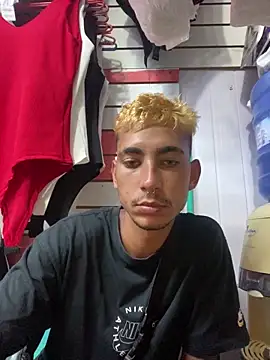 Snapshot of GuioficialBr chatting on December 22, 5:57 pm GuioficialBr online show from December 22, 5:57 pm