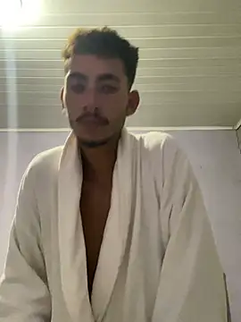 Snapshot of GuioficialBr chatting on February 24, 11:38 pm GuioficialBr online show from February 24, 11:38 pm