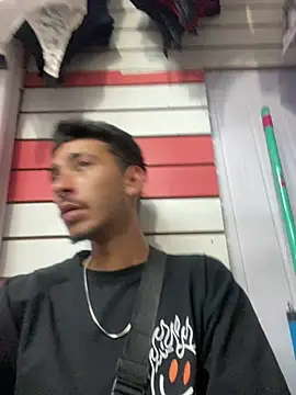 Snapshot of GuioficialBr chatting on February 8, 1:20 pm GuioficialBr online show from February 8, 1:20 pm