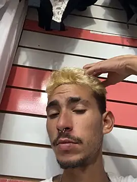 Snapshot of GuioficialBr chatting on February 2, 2:27 pm GuioficialBr online show from February 2, 2:27 pm