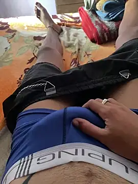 Snapshot of GuioficialBr chatting on February 4, 3:51 pm GuioficialBr online show from February 4, 3:51 pm