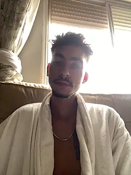 Snapshot of GuioficialBr chatting on February 10, 2:38 pm GuioficialBr online show from February 10, 2:38 pm