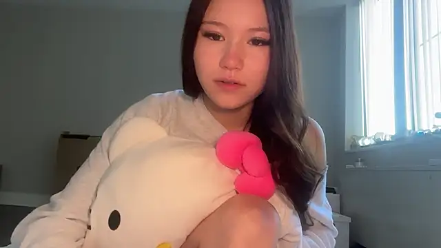 Snapshot of luvvivii chatting on June 4, 12:43 pm luvvivii online show from June 4, 12:43 pm