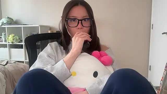Snapshot of luvvivii chatting on April 28, 6:34 pm luvvivii online show from April 28, 6:34 pm