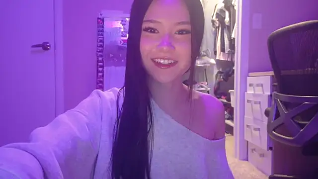 luvvivii online show from February 7, 3:47 am