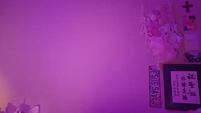 luvvivii online show from February 4, 5:35 am