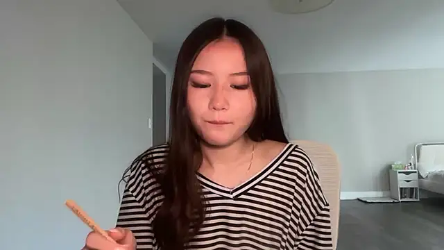 Snapshot of luvvivii chatting on July 7, 2:42 pm luvvivii online show from July 7, 2:42 pm