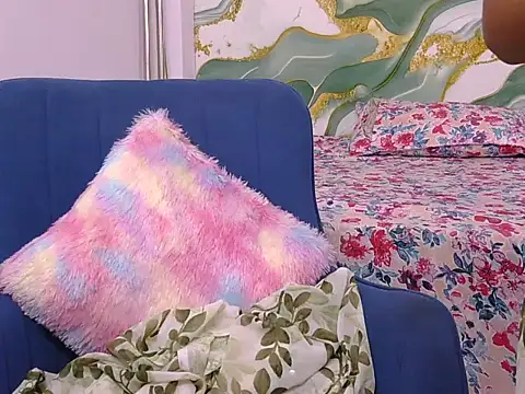 bold-smirthii online show from February 11, 4:56 am