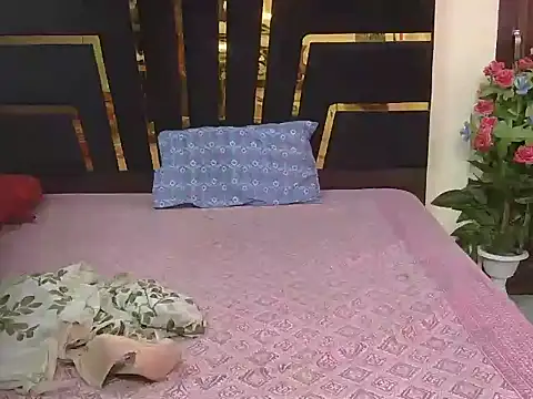 bold-smirthii online show from April 13, 3:54 am