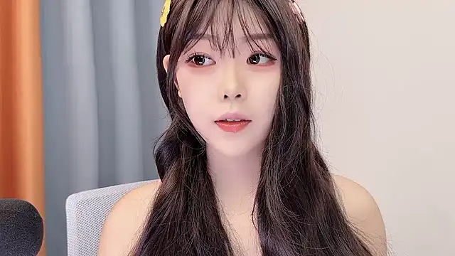 smalldaisy online show from February 13, 1:49 am