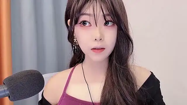 smalldaisy online show from February 11, 1:49 am